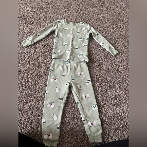 Preloved Carter's Green Penguin Pajama Set Cozy Sleepwear - Picture 1 of 3